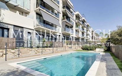 Exterior view of Flat for sale in Vilanova i la Geltrú  with Air Conditioner, Terrace and Swimming Pool