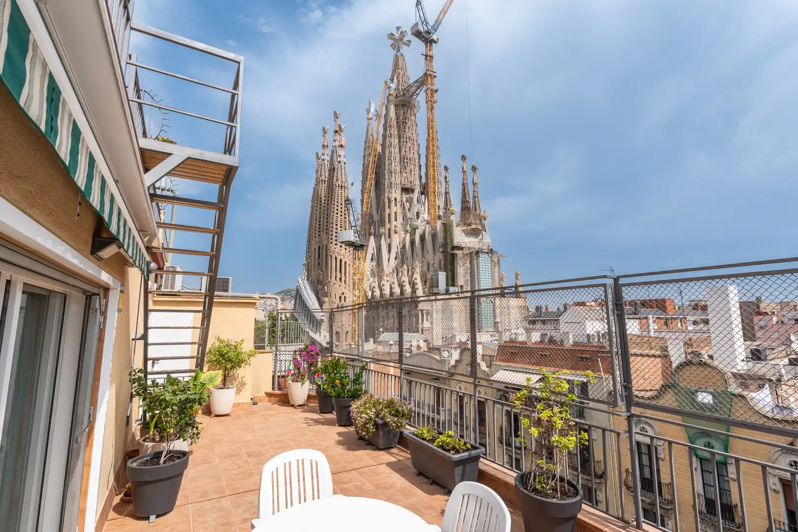 Piso con terraza en venta en Carrer de Sardenya
