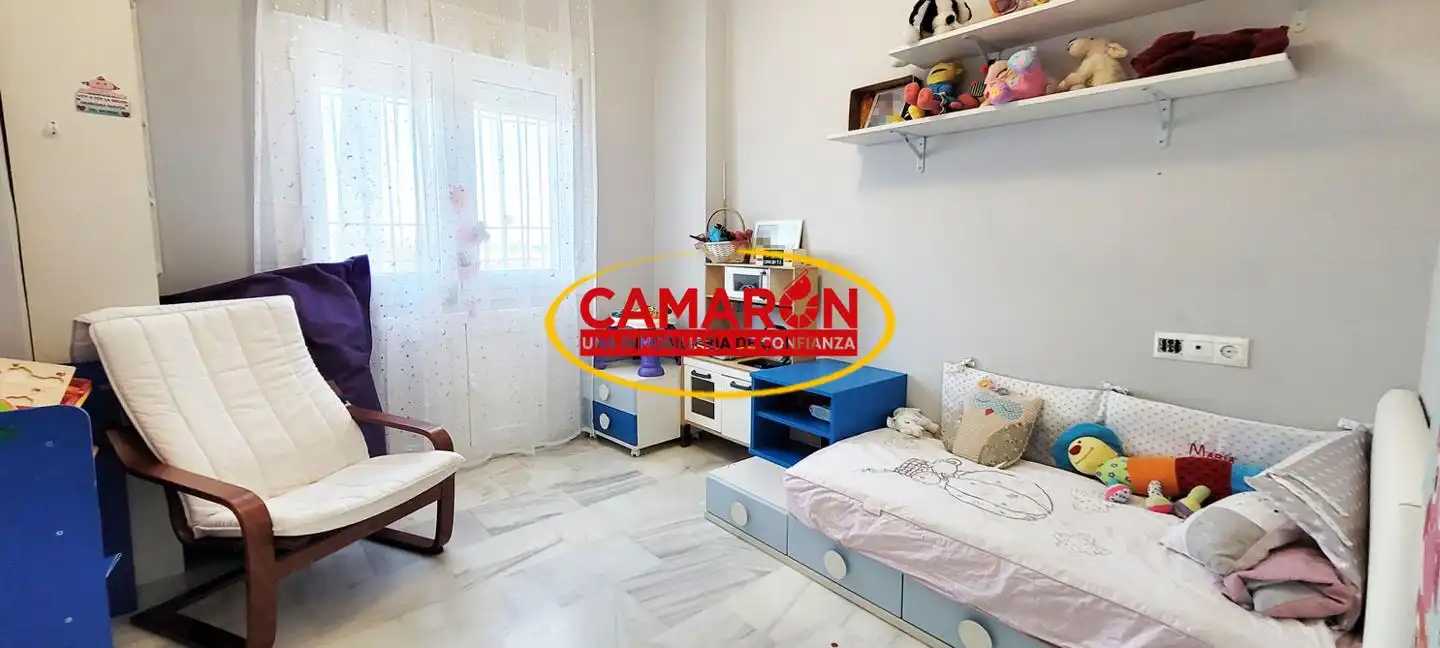 Habitación de Casa adosada en venta en Coria del Río con Aire acondicionado