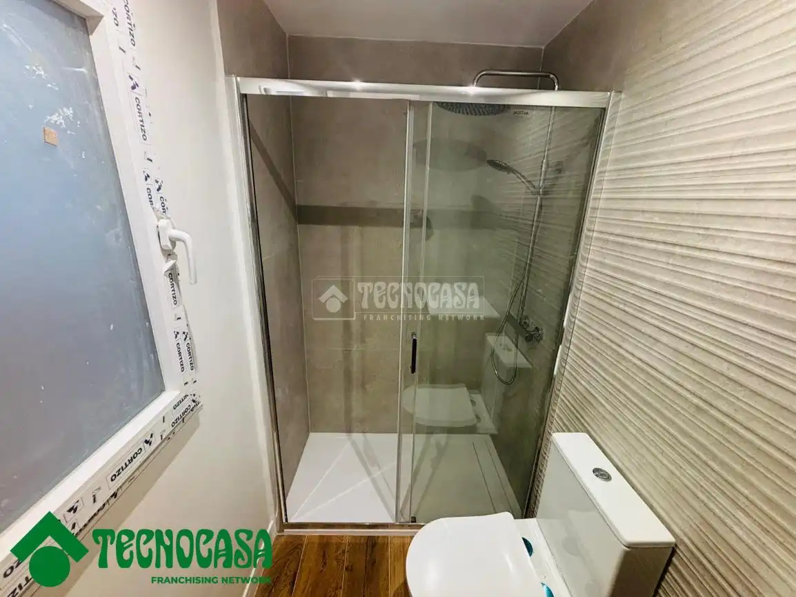 Bathroom of Flat for sale in Toledo  with Air Conditioner and Private garden