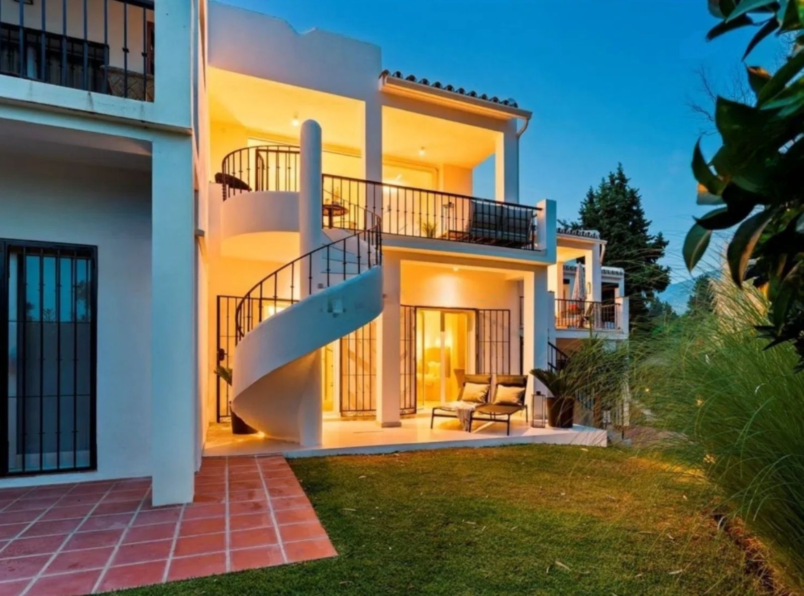 Exterior view of House or chalet for sale in Marbella  with Air Conditioner, Terrace and Community pool