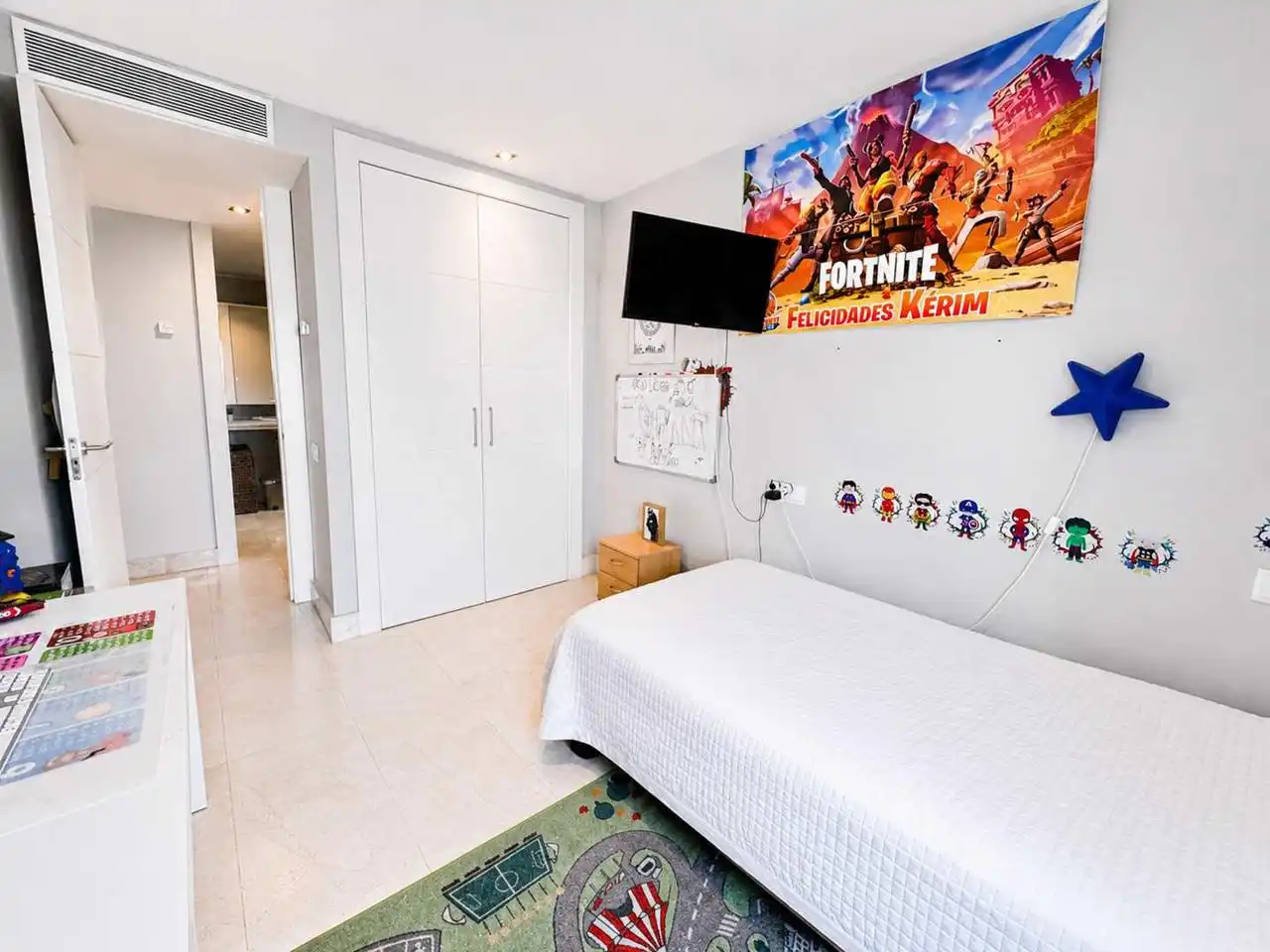 Schlafzimmer von Wohnungen zum Verkauf in Manilva mit Klimaanlage, Heizung und Terrasse