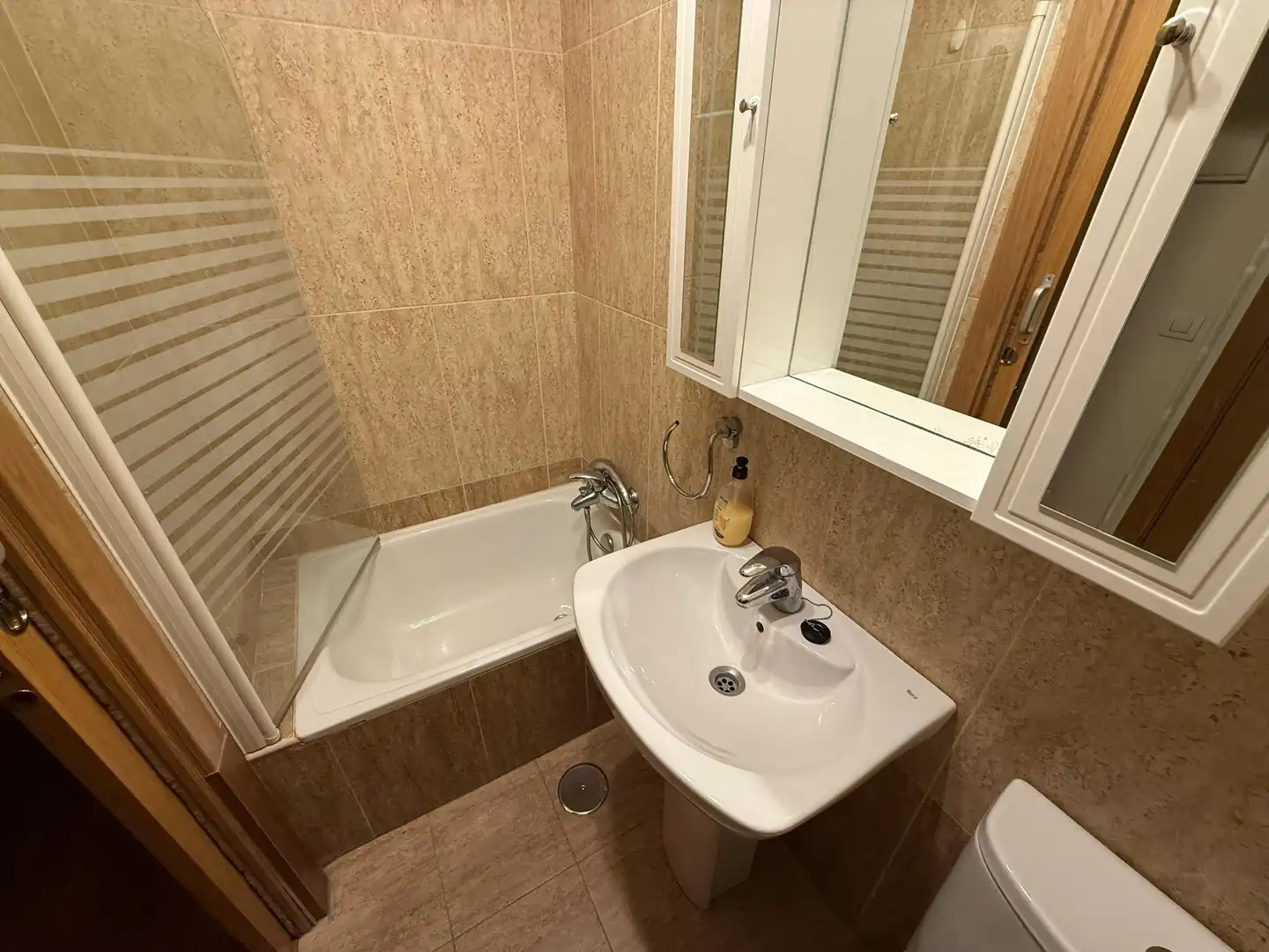Baño de Apartamento en venta en León Capital  con Calefacción, Parquet y Terraza