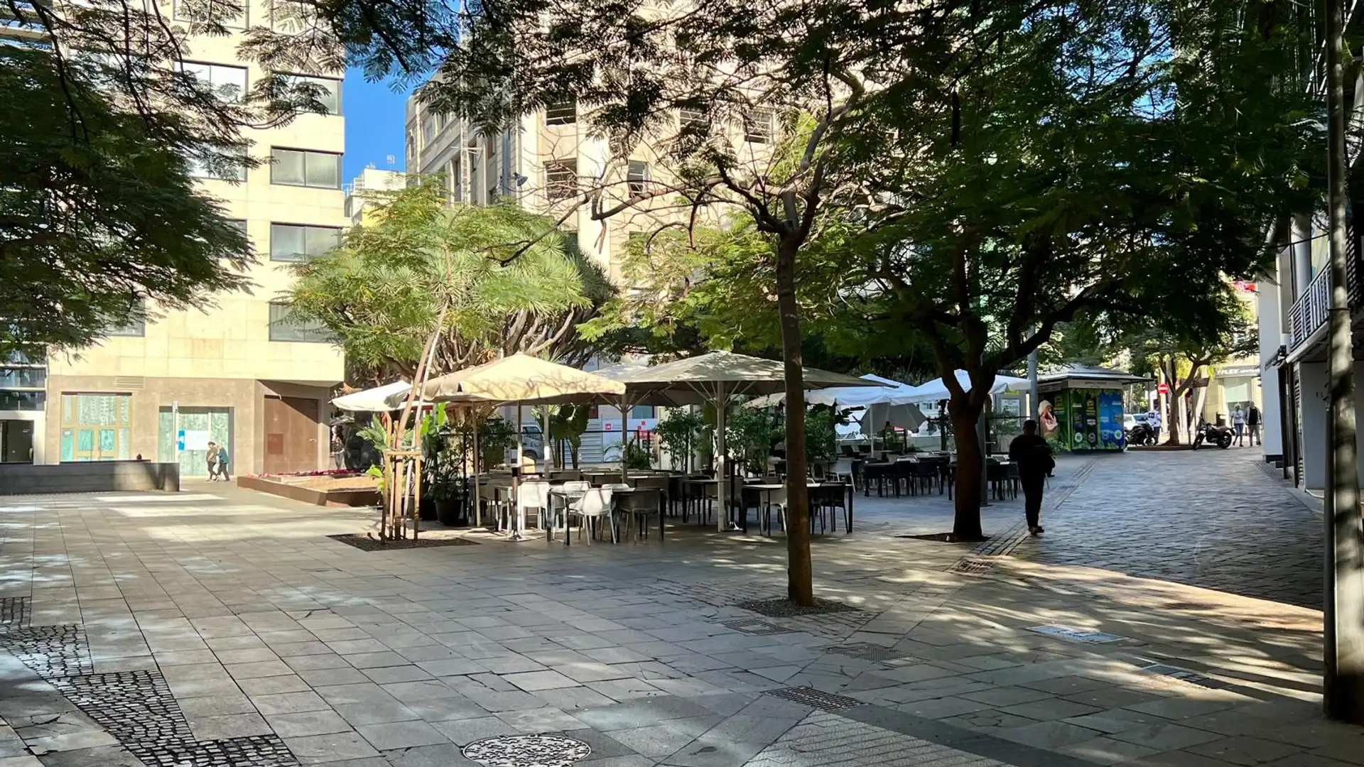 Exterior view of Flat for sale in  Santa Cruz de Tenerife Capital  with Furnished, Oven and Washing machine