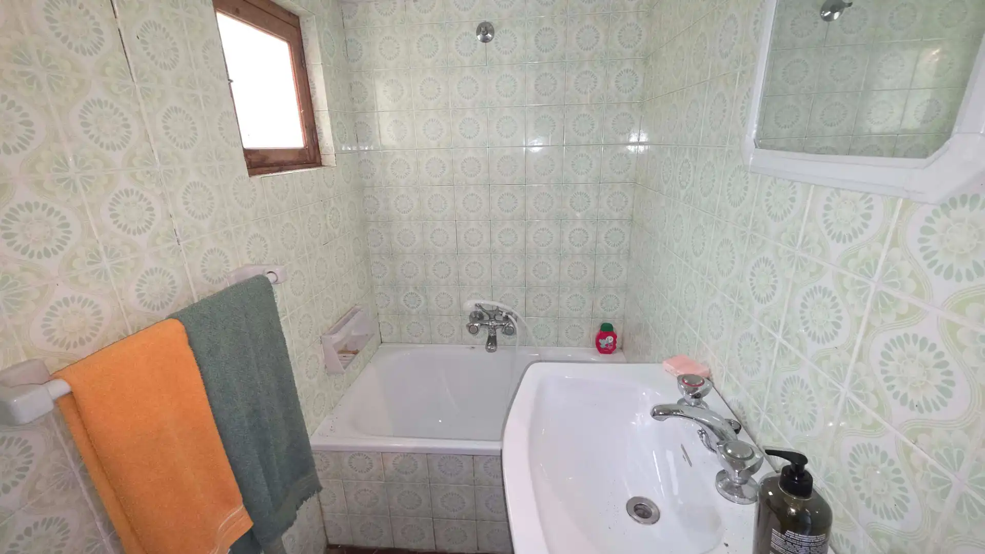 Baño de Casa o chalet en venta en San Martín del Rey Aurelio con Jardín privado, Trastero y Balcón