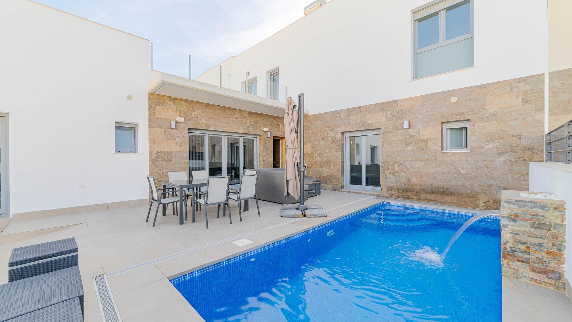 Piscina de Casa o xalet en venda en Daya Vieja amb Aire condicionat, Jardí privat i Piscina