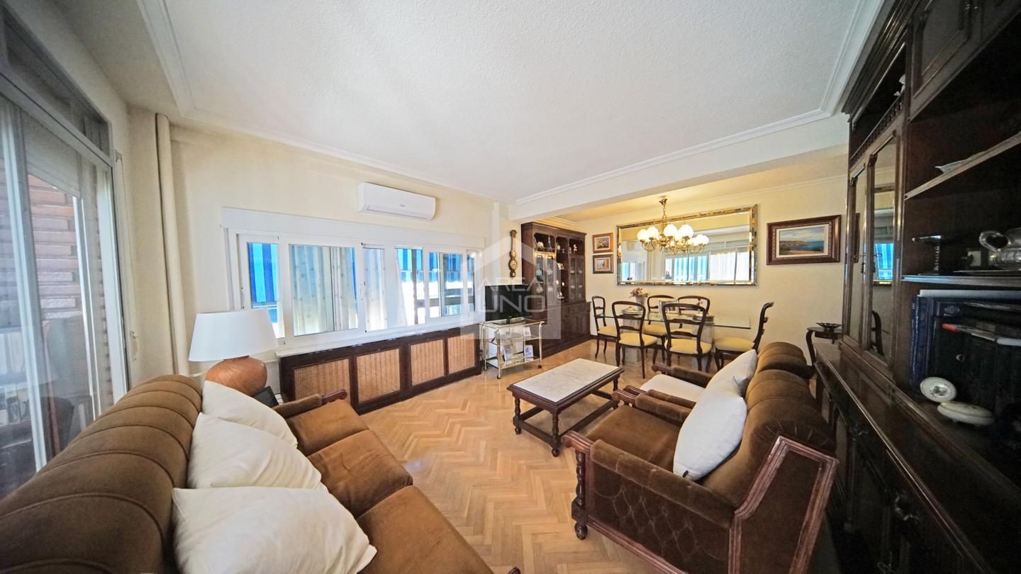 Living room of Flat for sale in Alcorcón  with Air Conditioner, Heating and Parquet flooring