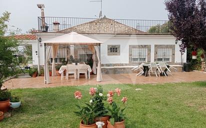 Jardí de Casa o xalet en venda en Sierra de Fuentes amb Terrassa i Piscina