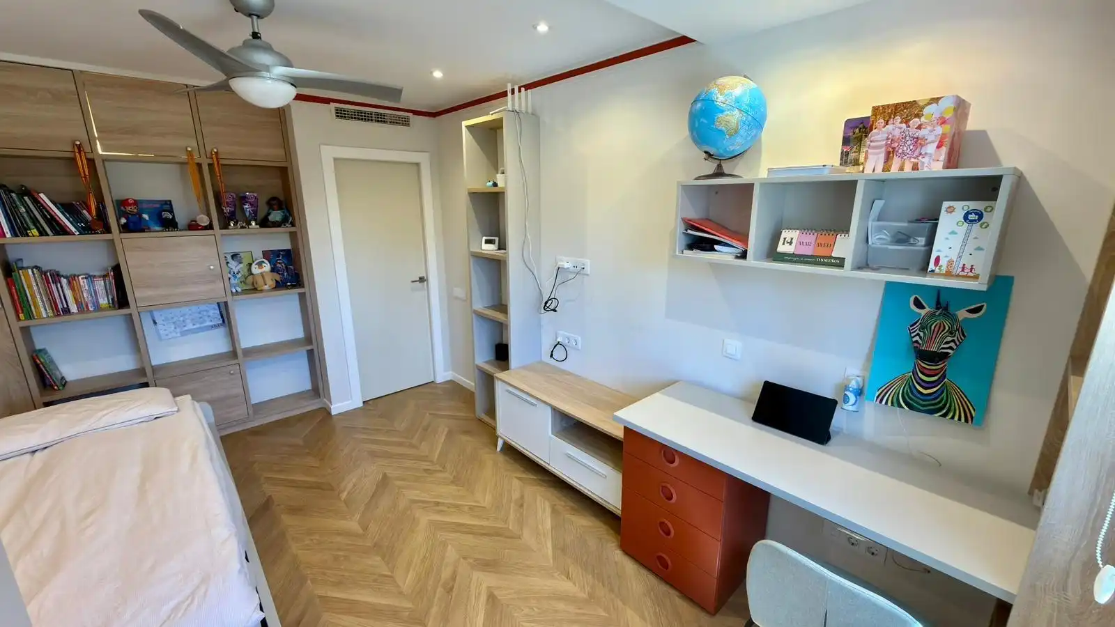 Habitación de Casa o chalet en venta en Alicante / Alacant con Aire acondicionado, Calefacción y Jardín privado