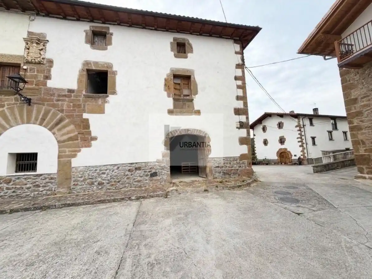 Country homes for sale in Basaburua, Navarra
