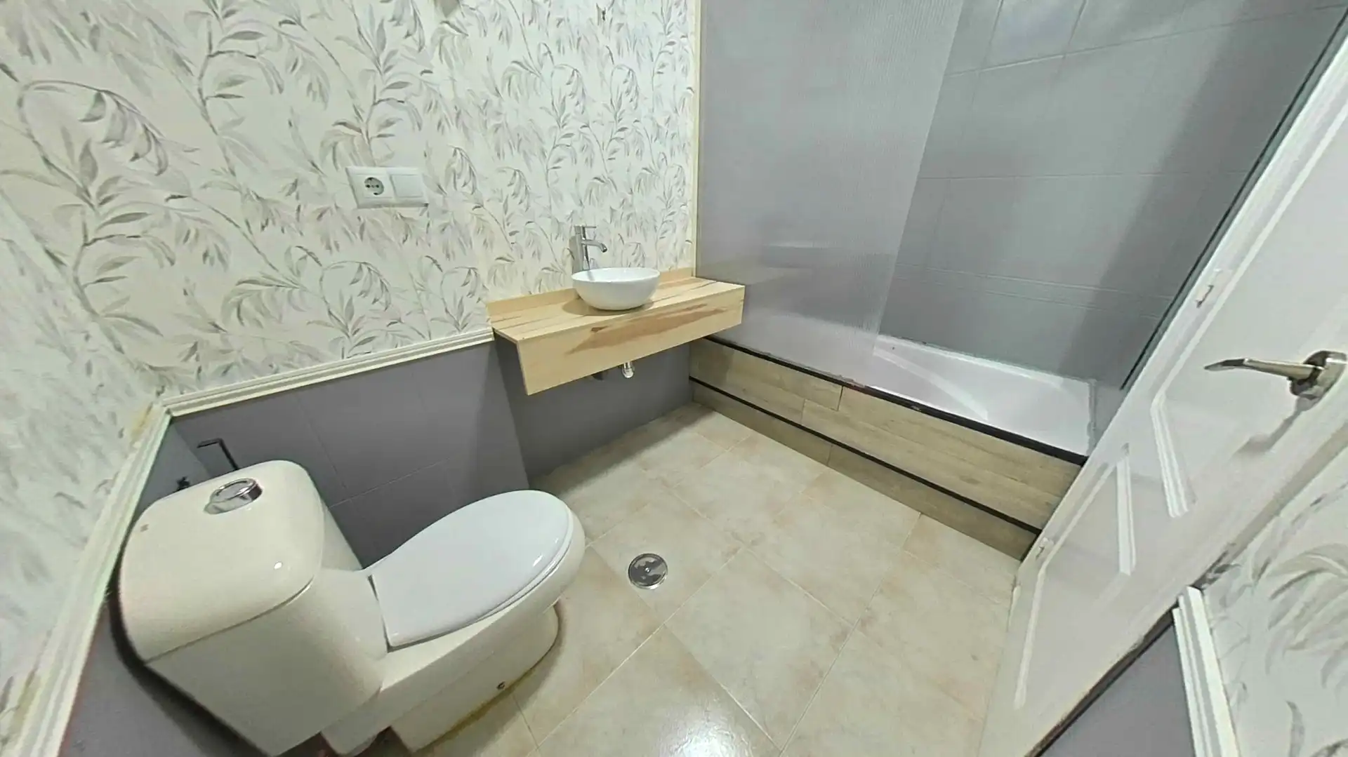 Badezimmer von Wohnung zum Verkauf in Bigastro mit Klimaanlage und Balkon