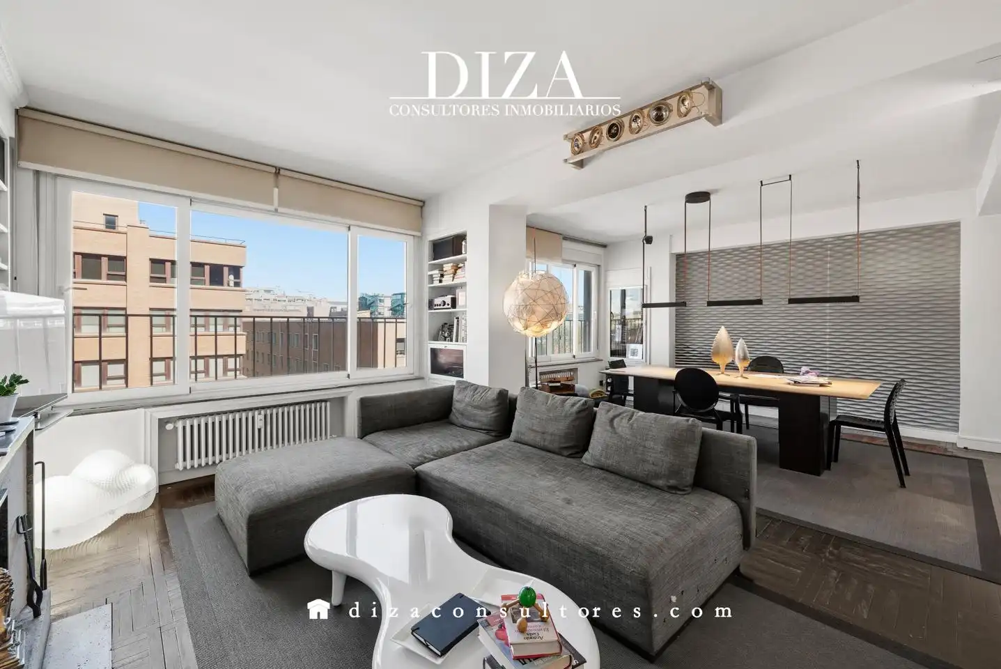 Living room of Flat for sale in  Madrid Capital  with Air Conditioner, Terrace and Furnished