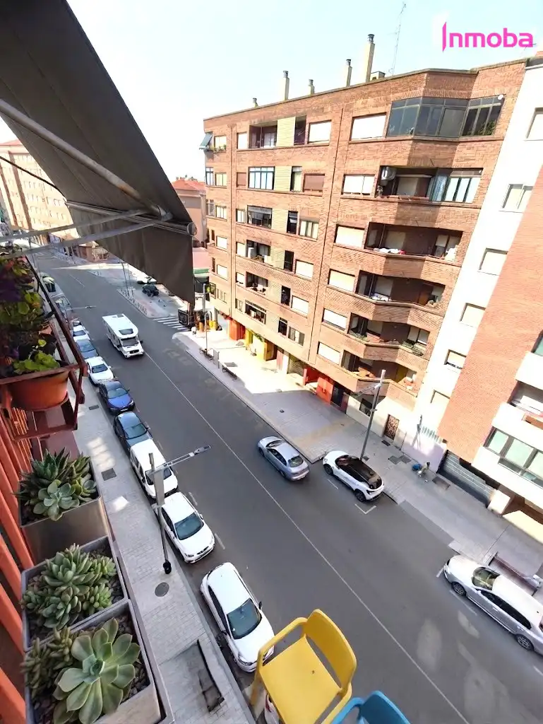 Vista exterior de Piso en venta en Aranda de Duero con Calefacción, Parquet y Terraza