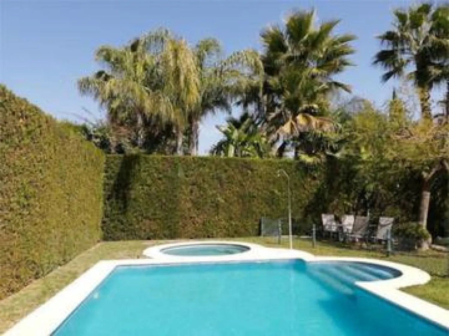 Piscina de Casa o xalet de lloguer en Bollullos de la Mitación amb Aire condicionat, Calefacció i Jardí privat