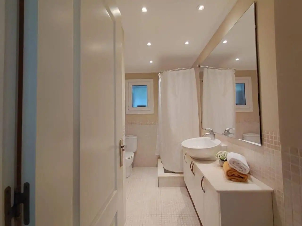 Baño de Piso en venta en Bergara con Aire acondicionado y Calefacción