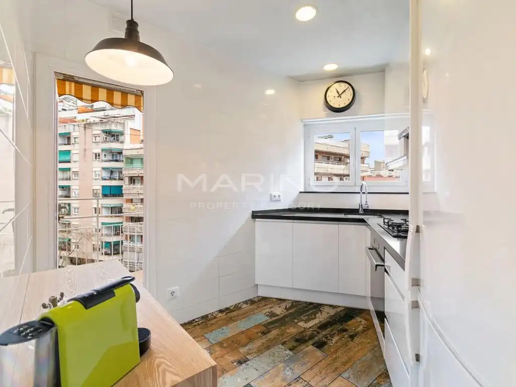 Cocina de Piso en venta en Barcelona con Balcón