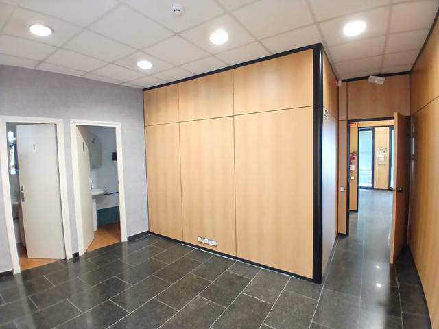 Local comercial en Alquiler en Sant Adriá Nord