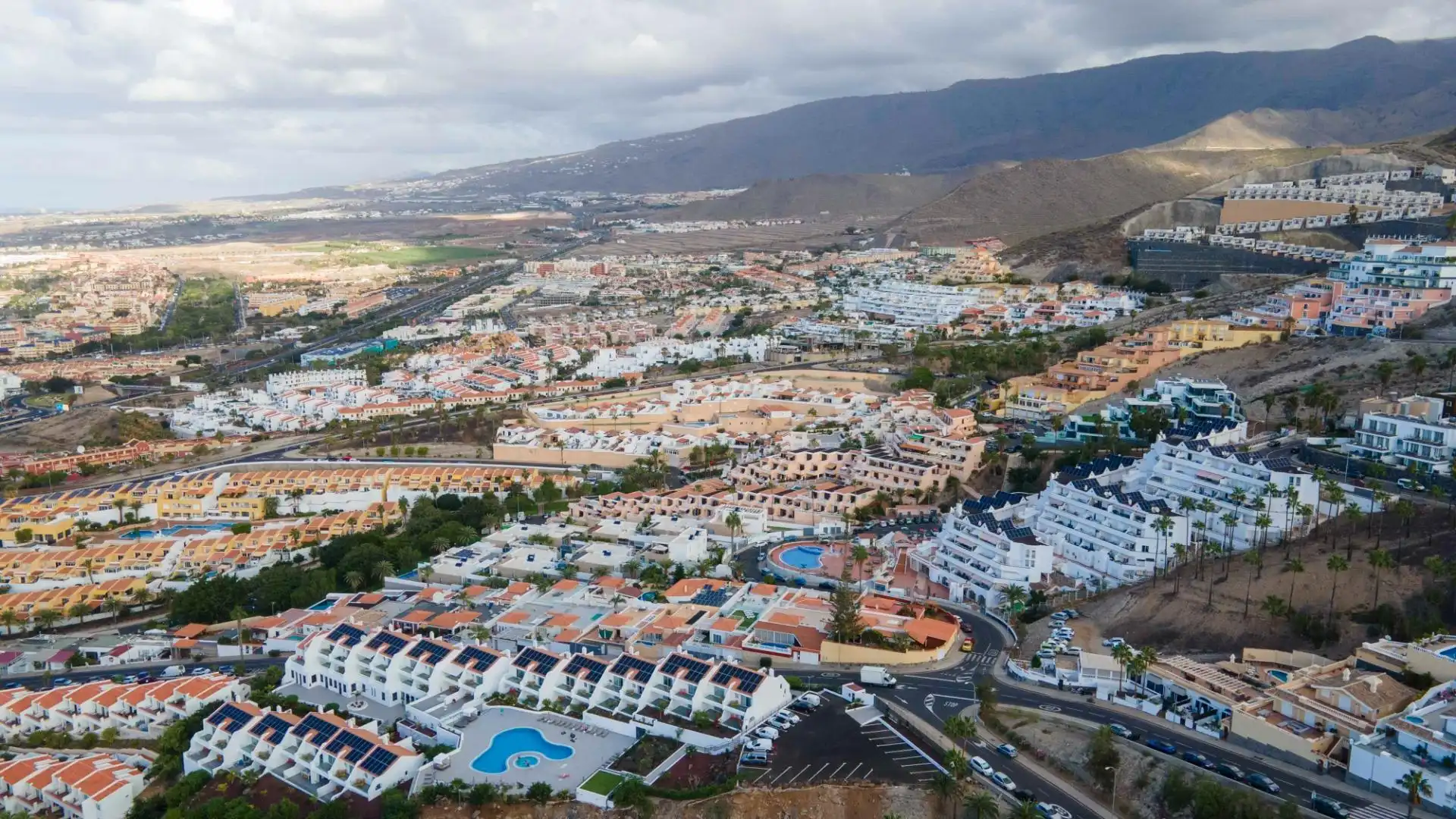 Vista exterior de Apartamento de alquiler en Adeje con Aire acondicionado, Terraza y Amueblado