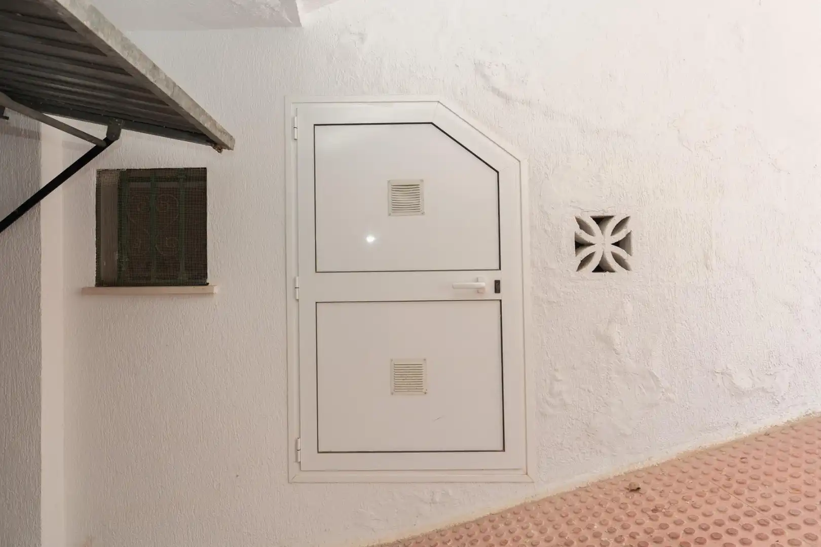 Houses for sale in Salobreña  with Air Conditioner, Terrace and Storage room