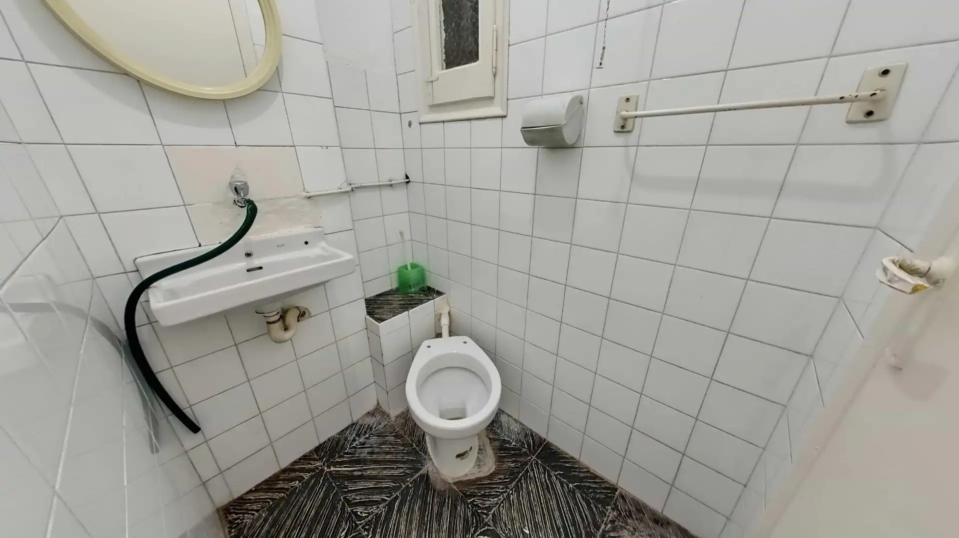 Badezimmer von Geschaftsraum zur Miete in Can Mariner