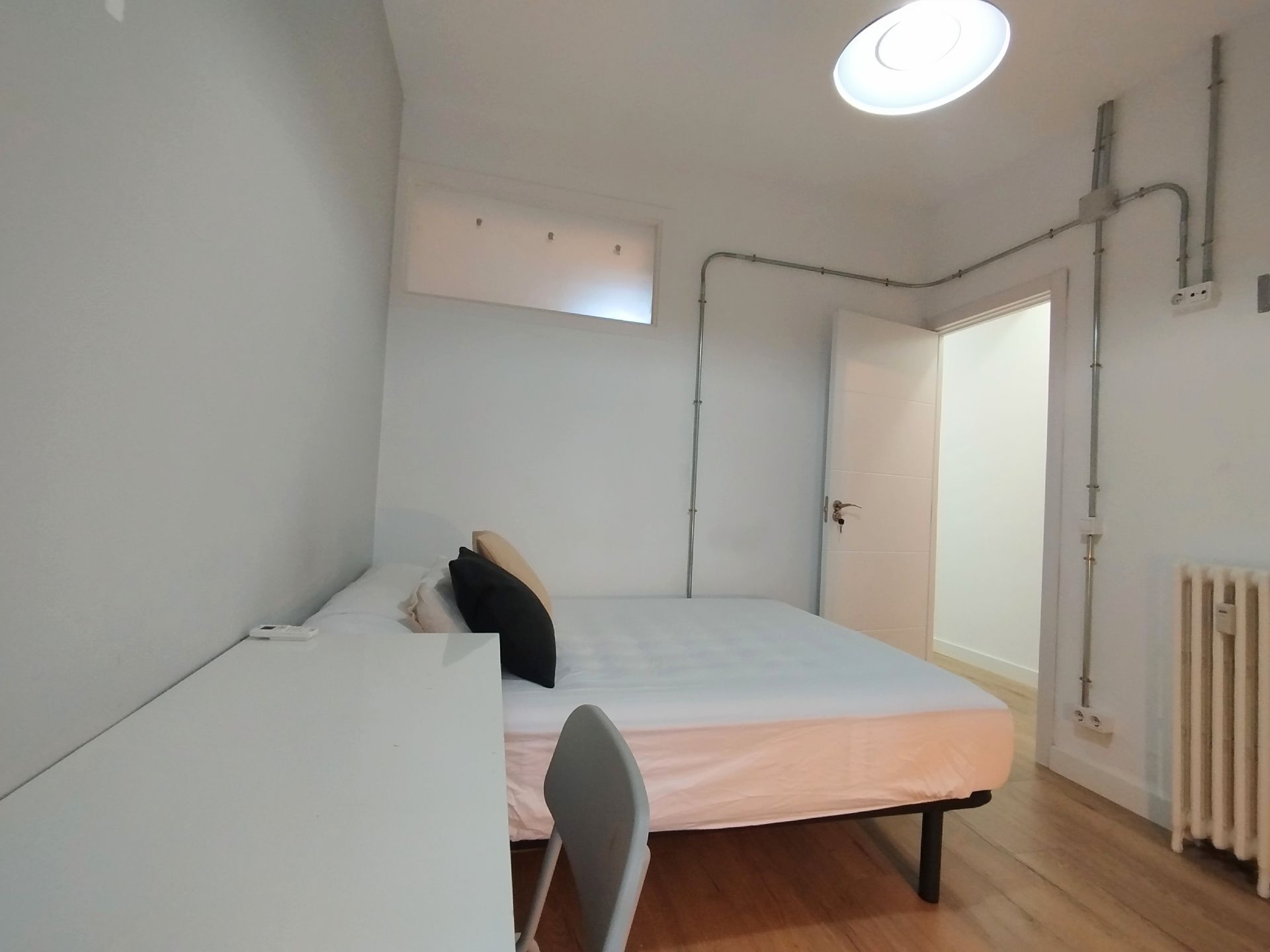 Habitación de Piso para compartir en  Madrid Capital con Aire acondicionado, Calefacción y Amueblado