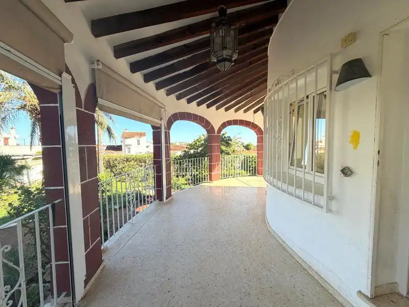 Außenansicht von Haus oder Chalet zum Verkauf in Dénia mit Klimaanlage, Privatgarten und Terrasse