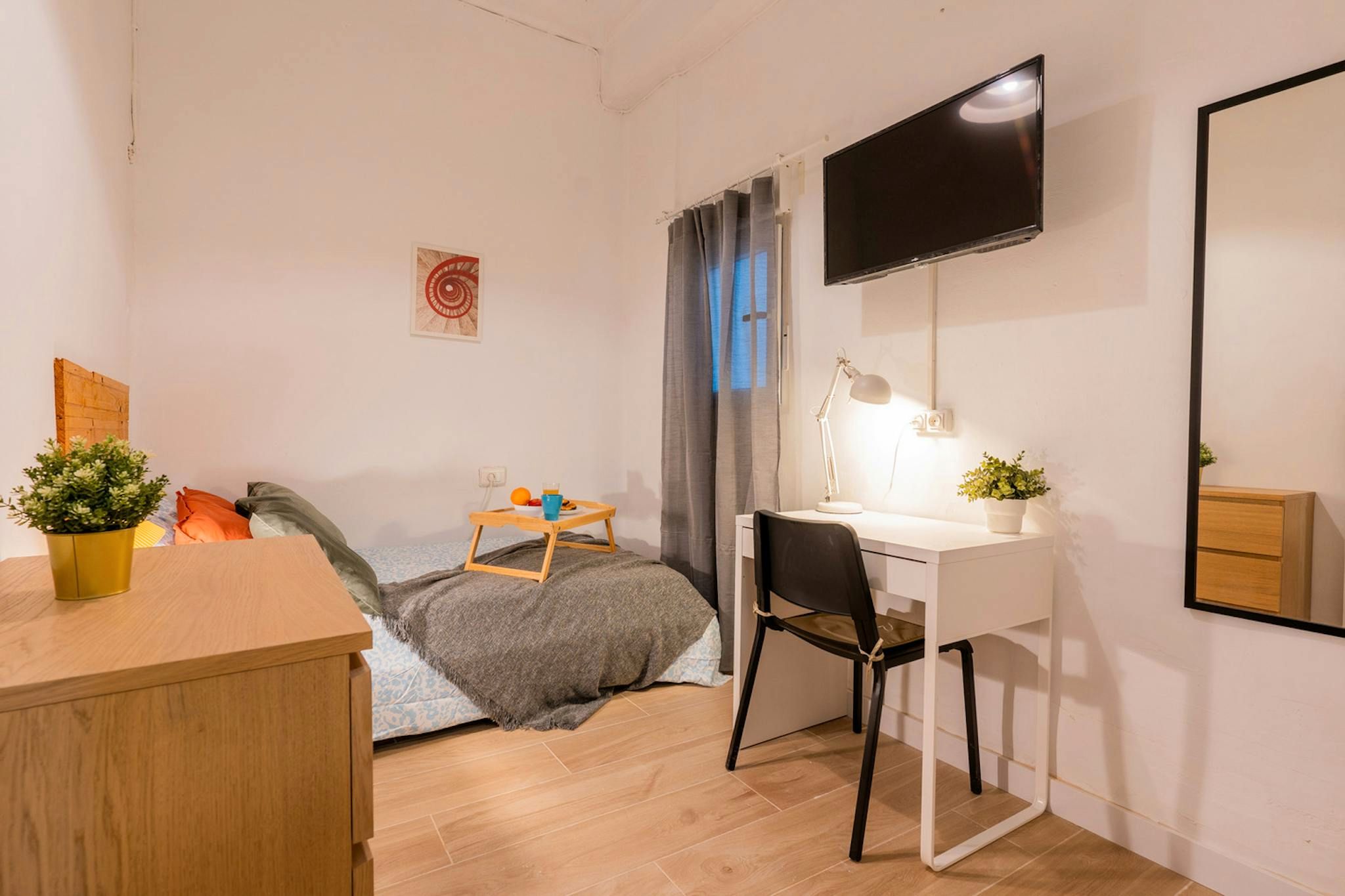 Bedroom of Flat to share in  Valencia Capital  with Furnished, Washing machine and TV