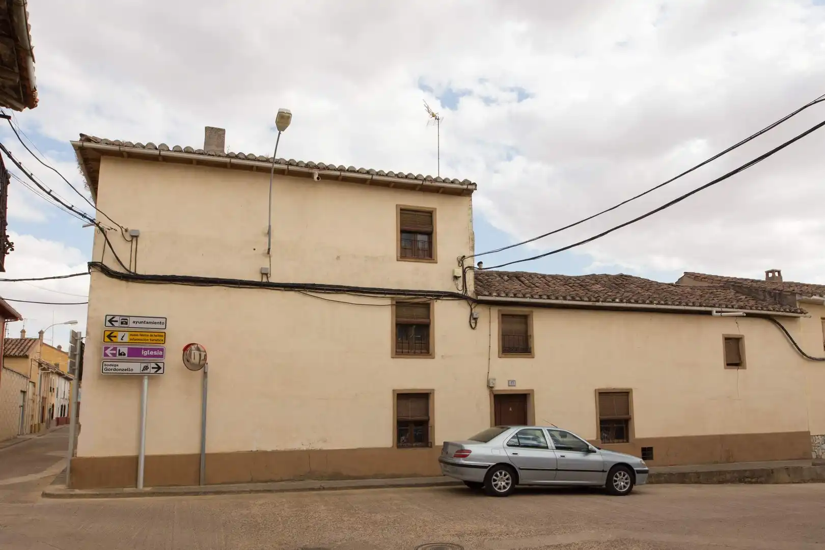 Exterior view of Houses for sale in Gordoncillo  with Heating, Private garden and Storage room