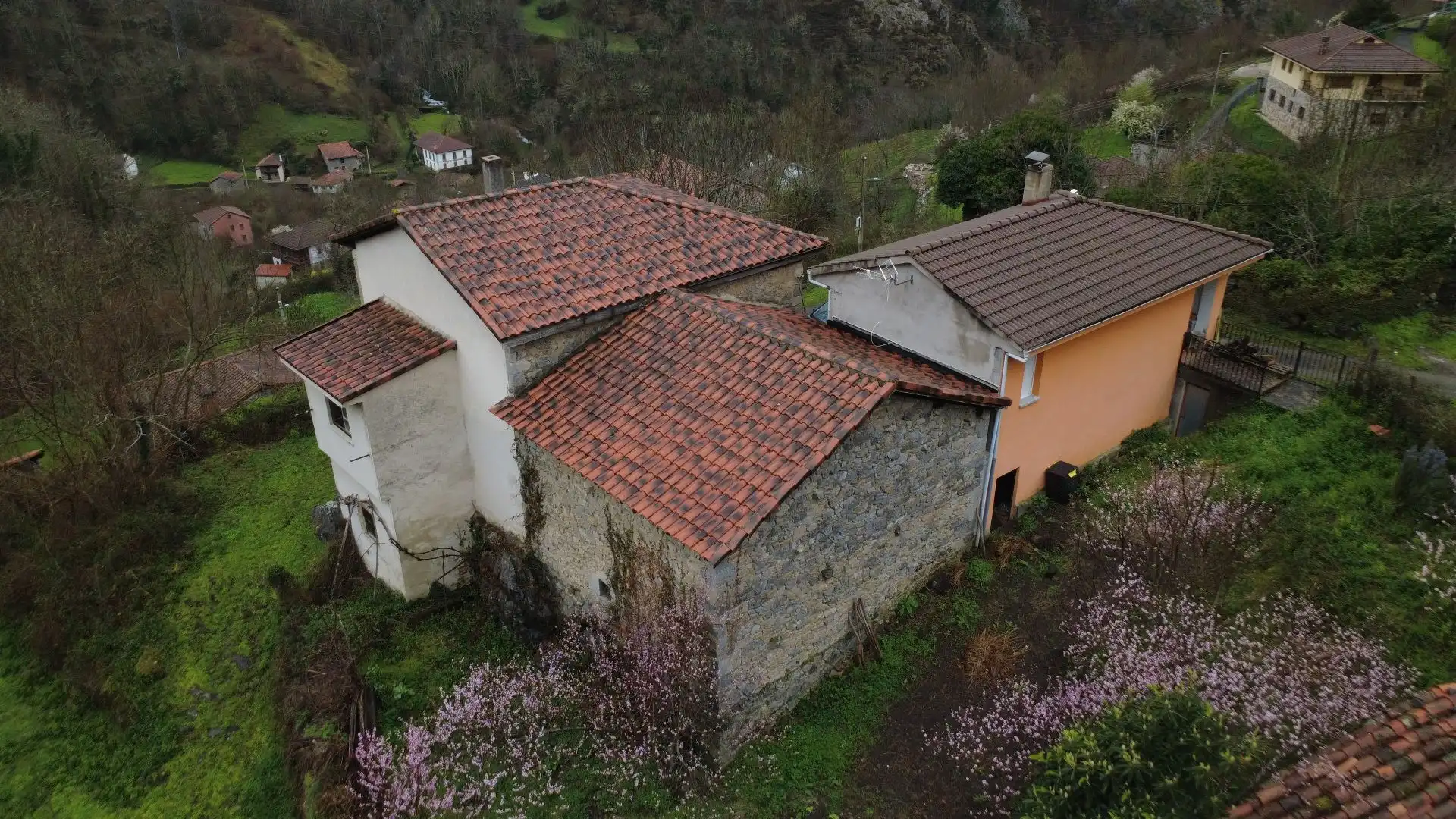 Vista exterior de Casa o xalet en venda en Oseja de Sajambre amb Calefacció