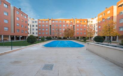 Swimming pool of Flat for sale in  Madrid Capital  with Air Conditioner, Heating and Parquet flooring