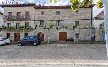 Vista exterior de Casa o xalet en venda en Urroz-Villa amb Aire condicionat, Terrassa i Piscina