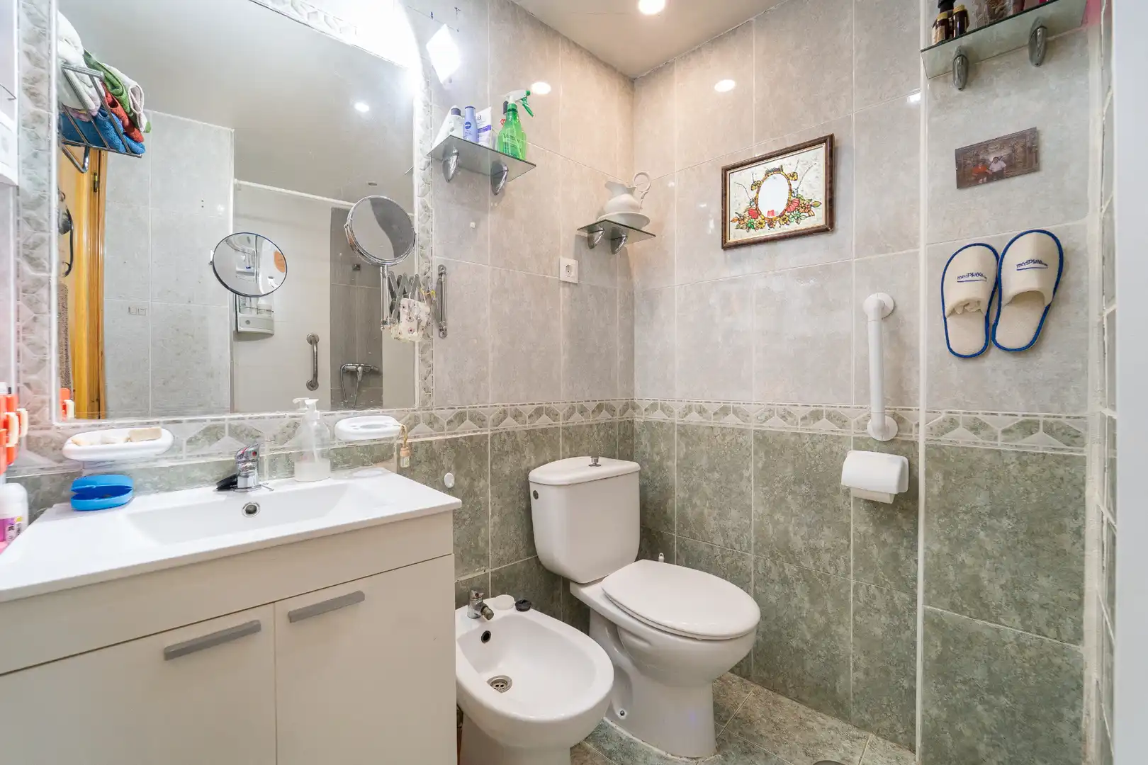 Baño de Piso en venta en El Álamo con Jardín privado, Amueblado y Horno