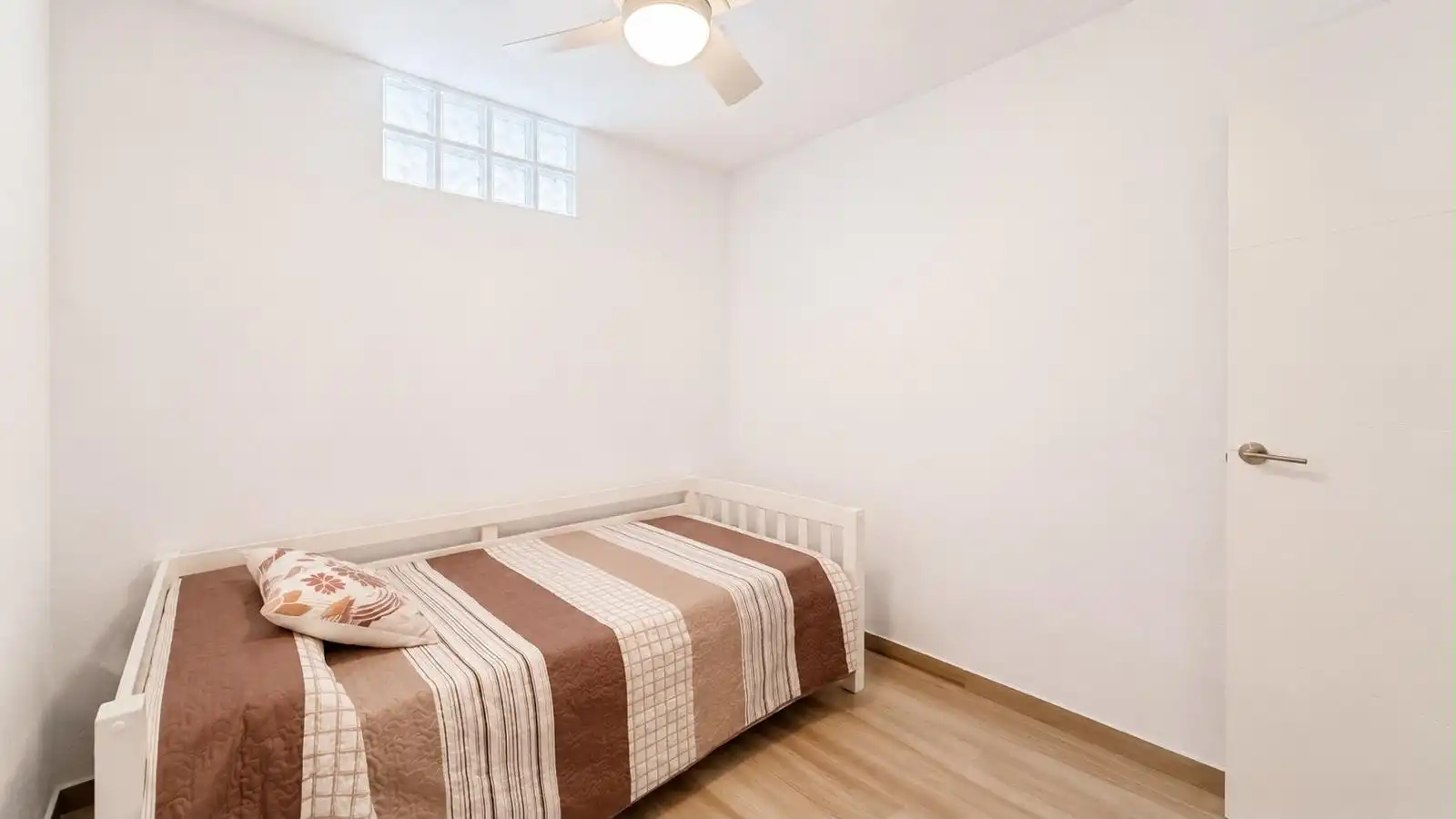 Schlafzimmer von Erdgeschoss zur Miete in Torrevieja mit Klimaanlage, Heizung und Terrasse