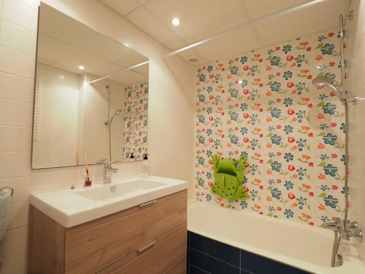 Badezimmer von Wohnung zur Miete in Reus mit Klimaanlage, Heizung und Parkett