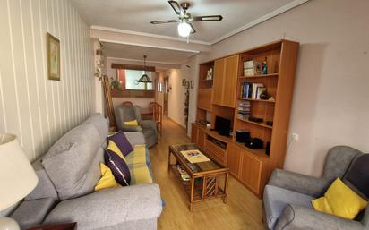 Sala d'estar de Apartament de lloguer en Torrevieja amb Moblat