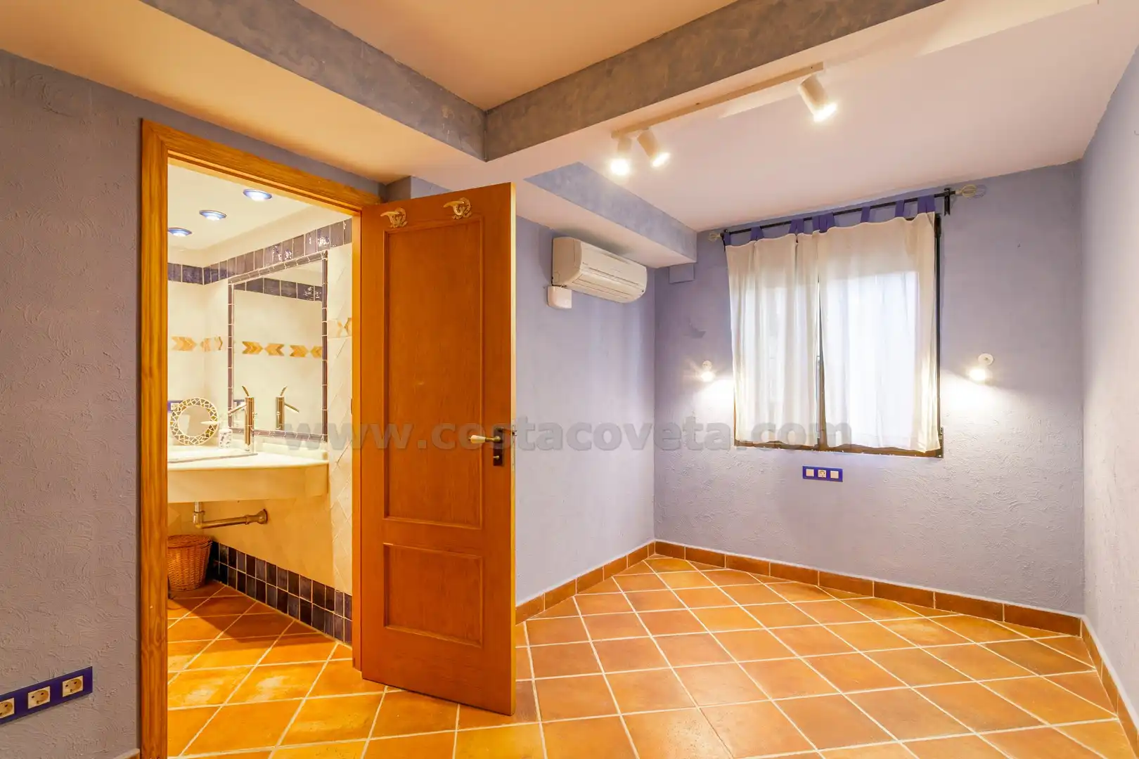 Dormitori de Casa o xalet en venda en El Campello amb Aire condicionat, Jardí privat i Terrassa