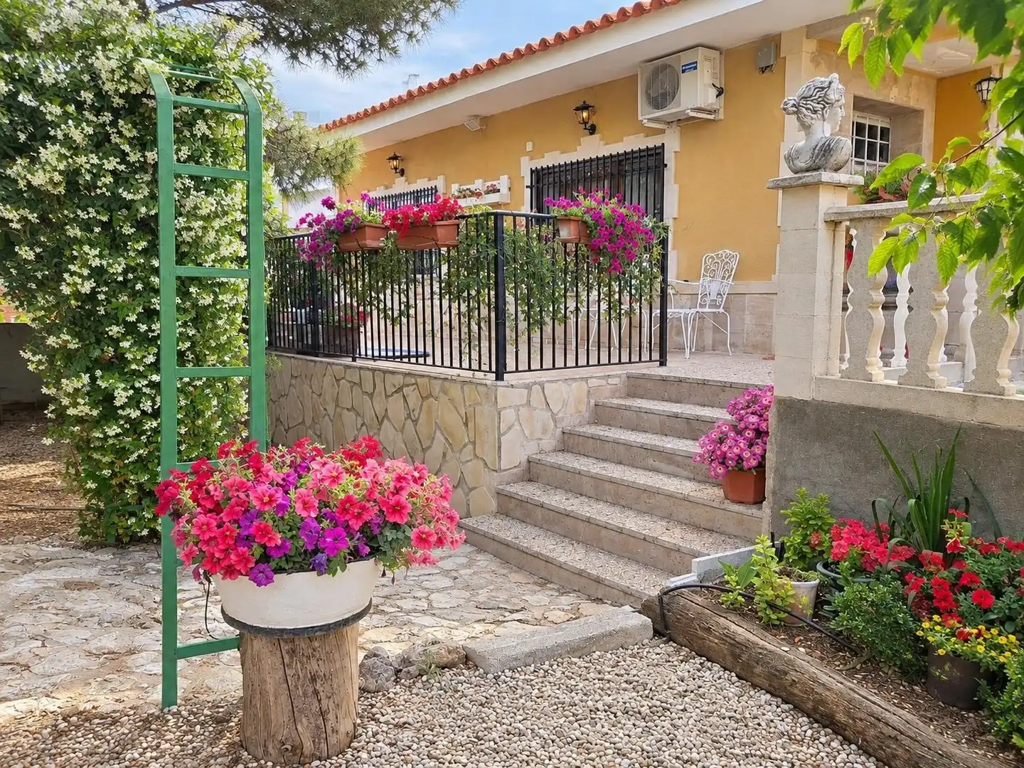 Terrassa de Finca rústica en venda en La Almarcha  amb Calefacció, Jardí privat i Piscina