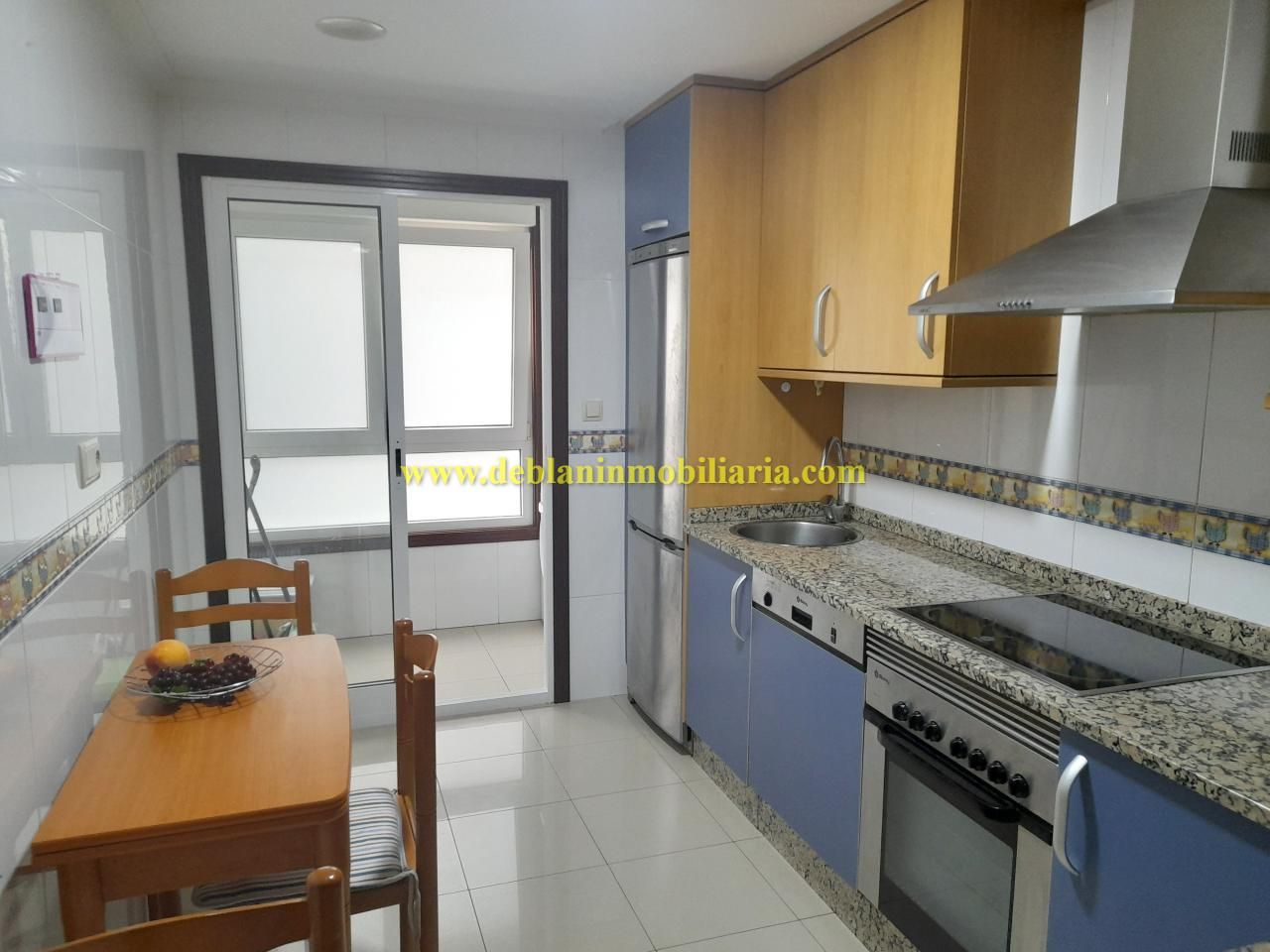 Cuina de Pis de lloguer en Vigo  amb Calefacció i Traster