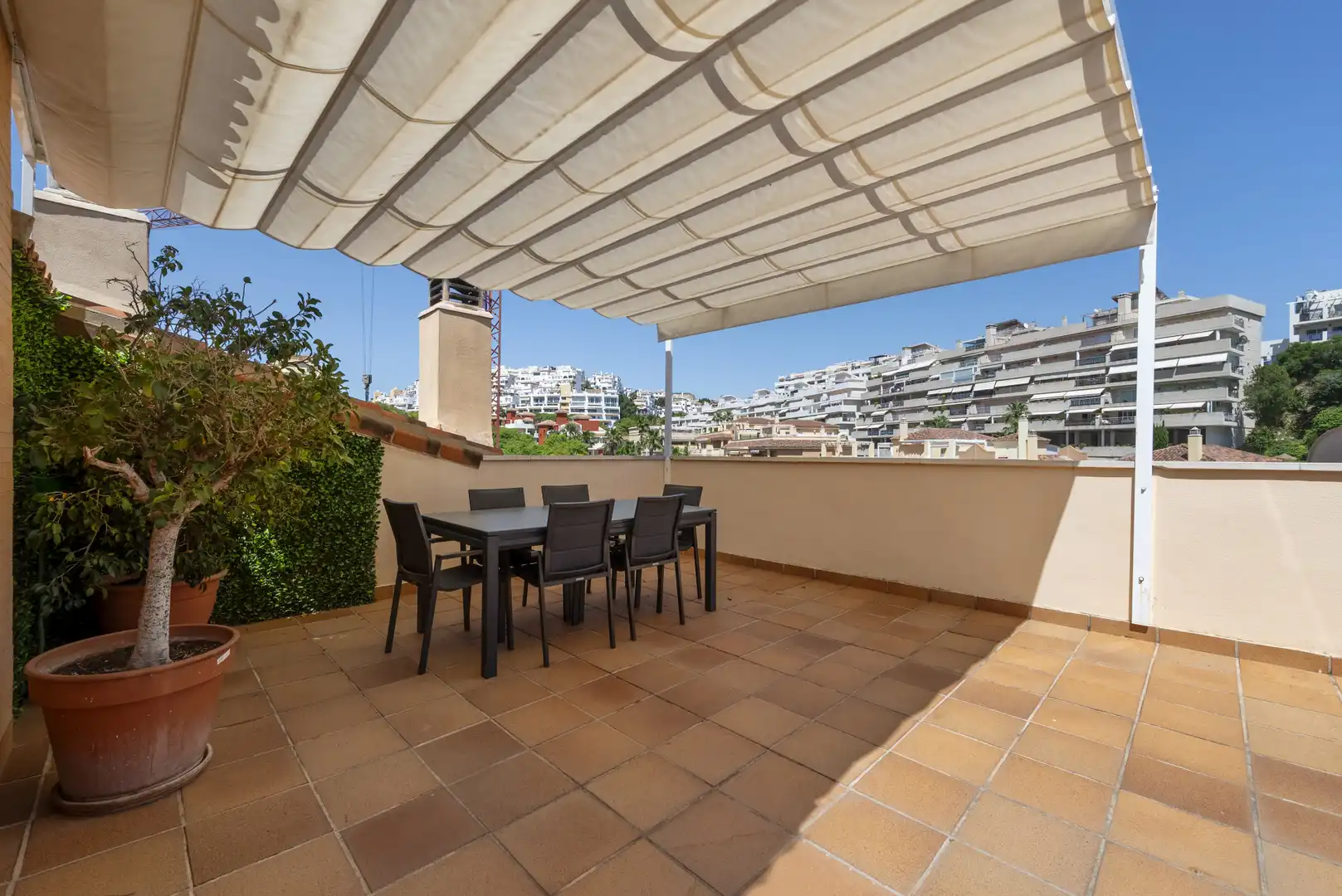 Terrasse von Einfamilien-Reihenhaus zum Verkauf in Benalmádena mit Klimaanlage, Terrasse und Schwimmbad