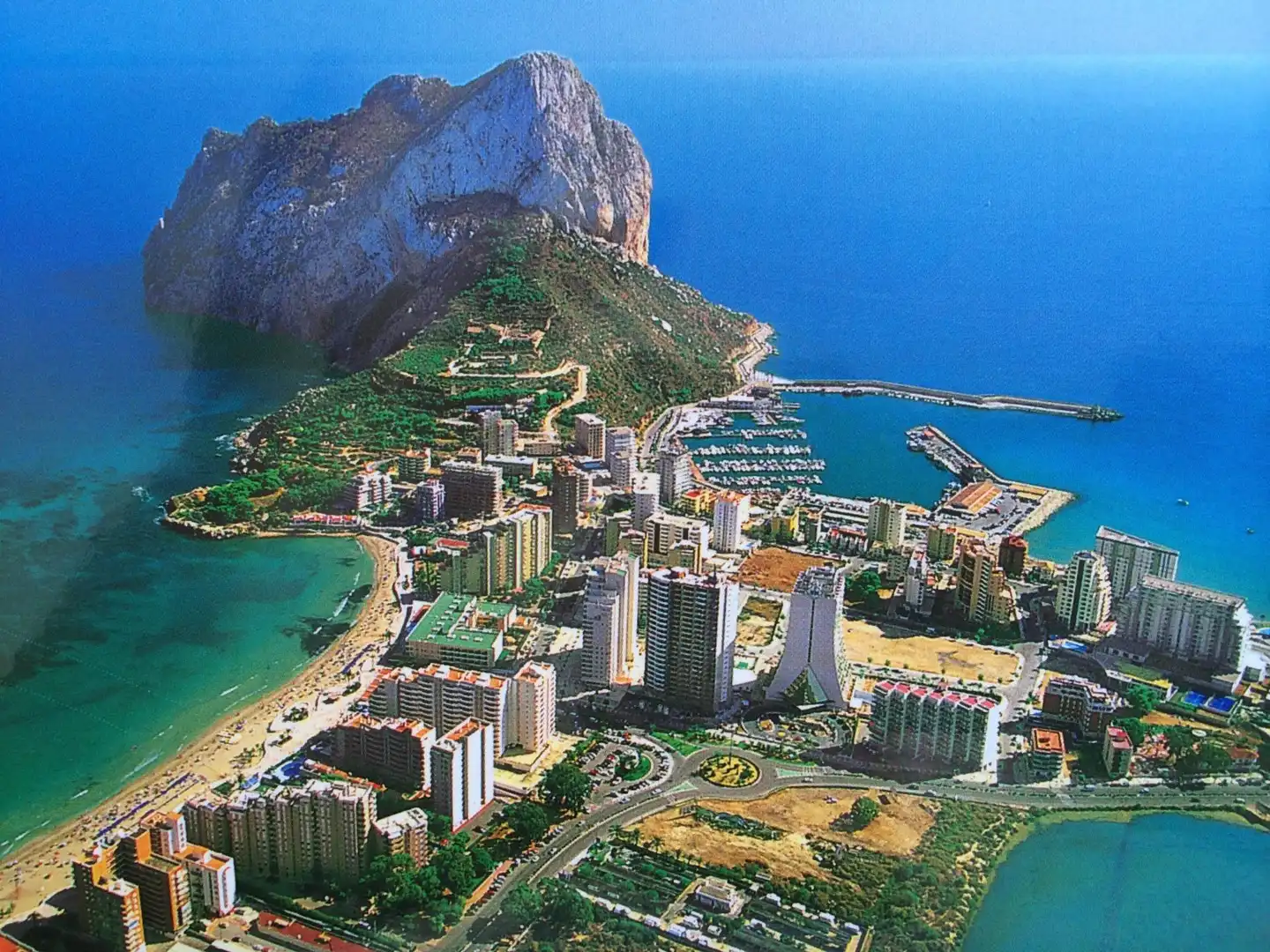 Vista exterior de Casa o xalet en venda en Calpe / Calp amb Aire condicionat, Jardí privat i Terrassa