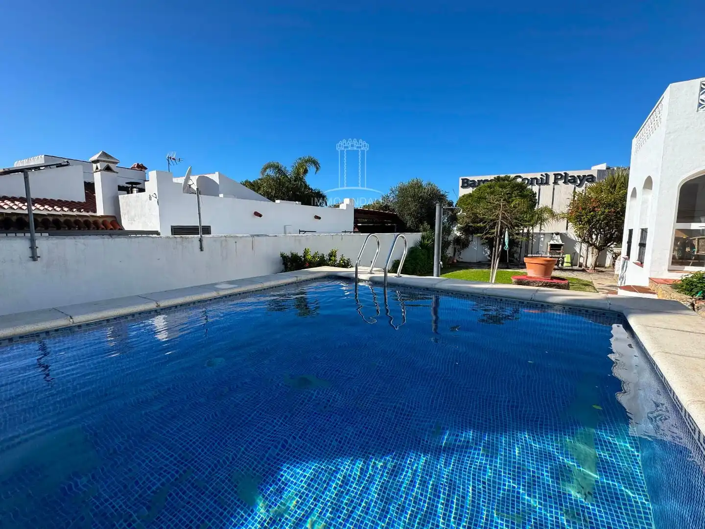 Swimming pool of Houses for sale in Conil de la Frontera  with Air Conditioner, Heating and Swimming Pool