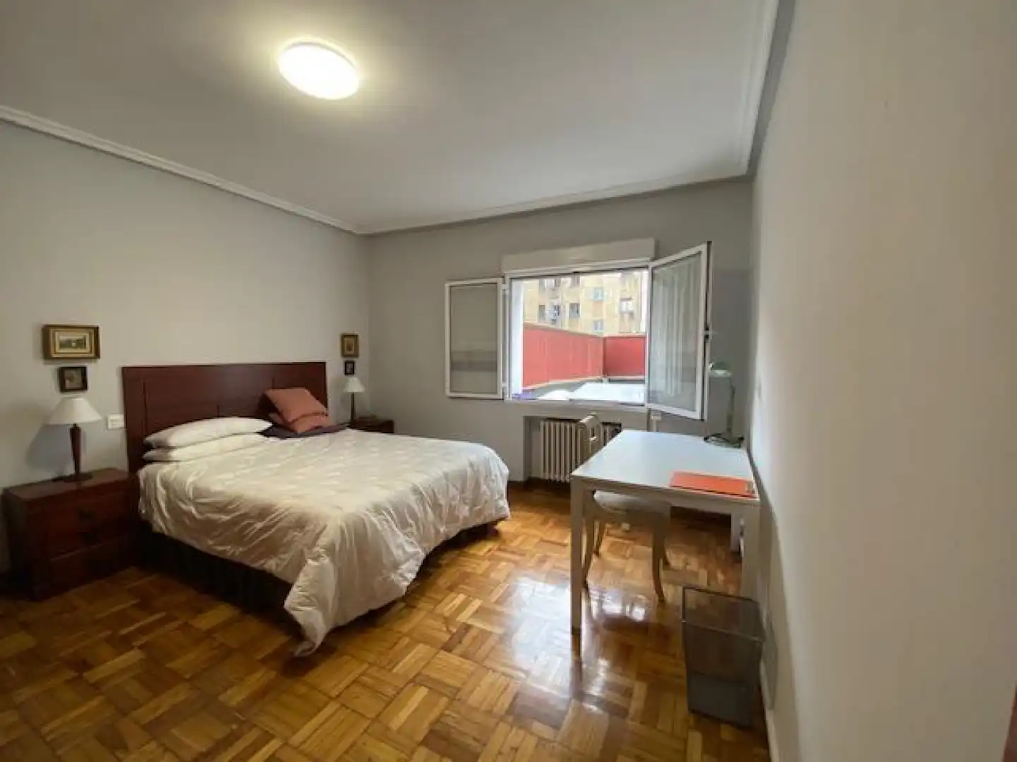 Habitación de Piso de alquiler en Oviedo  con Calefacción y Amueblado