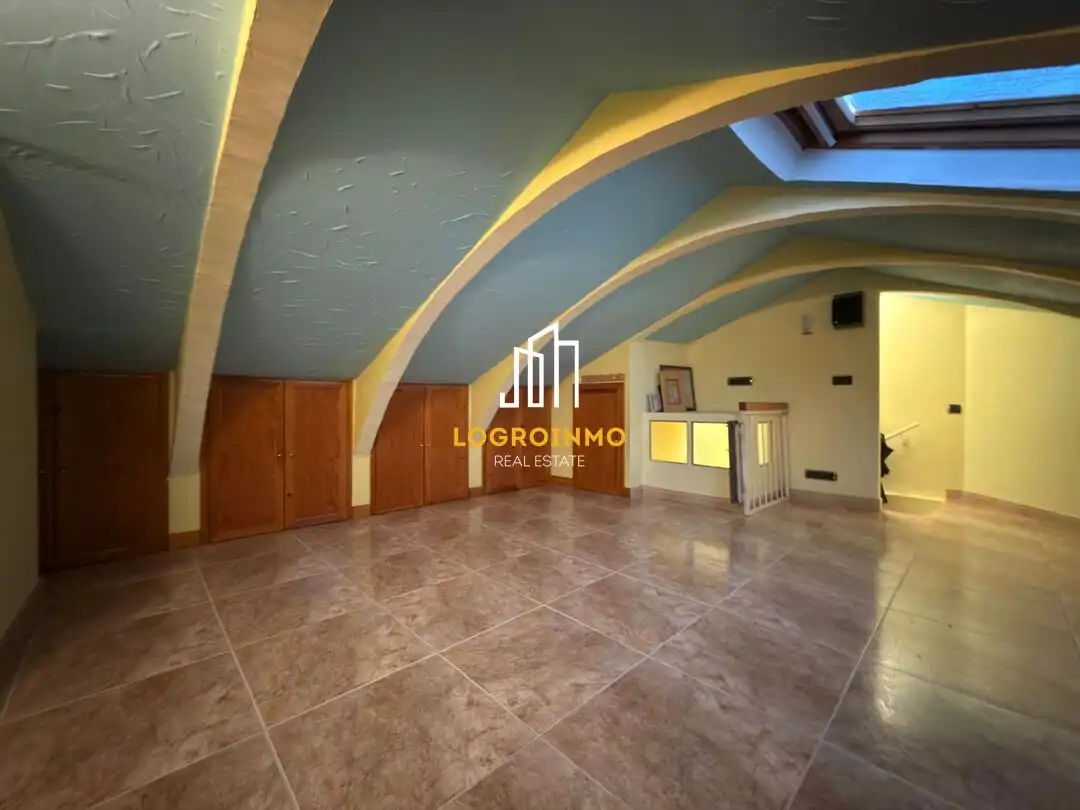 Detached homes for sale in  Logroño  with Heating, Private garden and Terrace