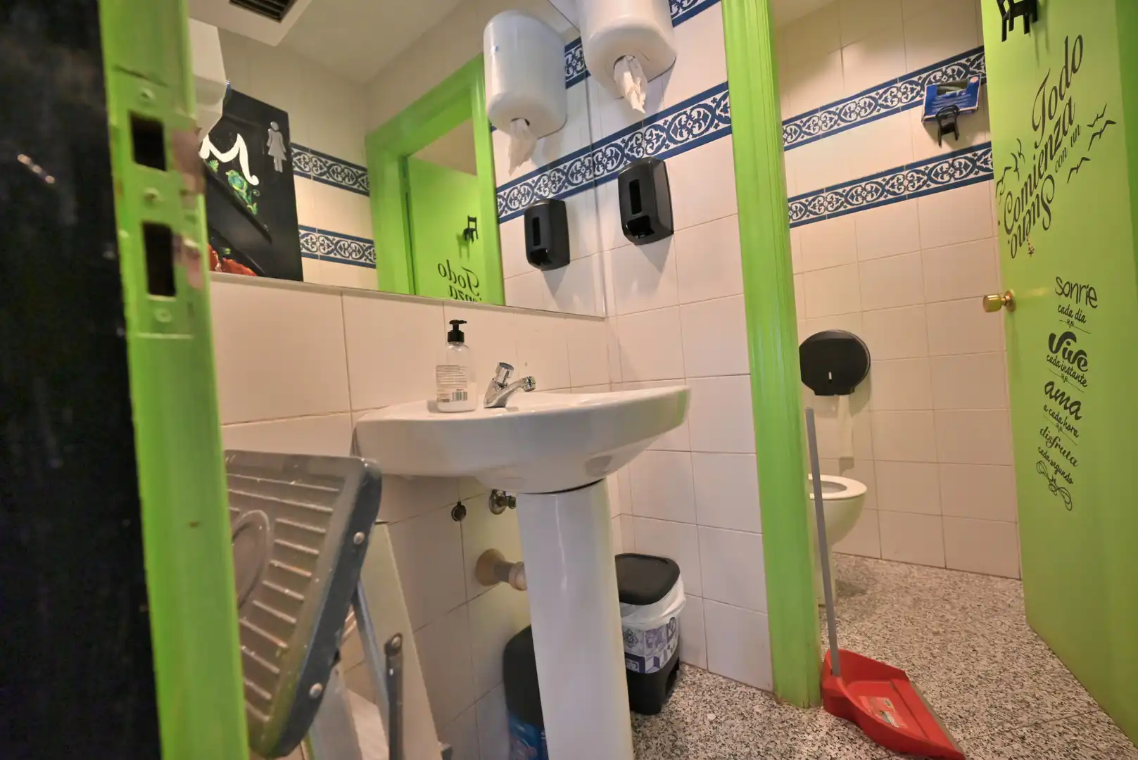 Badezimmer von Geschaftsraum zum Verkauf in Benalmádena mit Möbliert