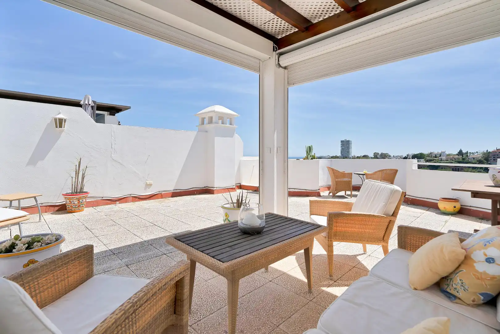 Terraza de Ático de alquiler en Marbella con Aire acondicionado, Calefacción y Jardín privado