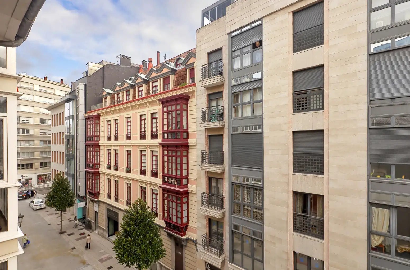 Vista exterior de Piso en venta en Oviedo  con Calefacción