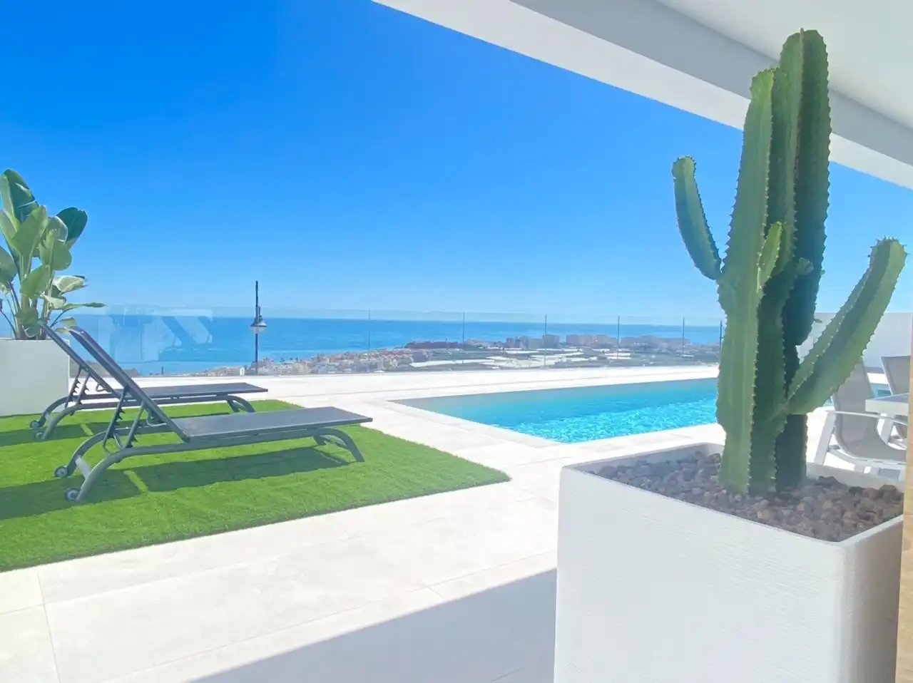 Terrassa de Casa o xalet en venda en Nerja amb Aire condicionat, Calefacció i Jardí privat