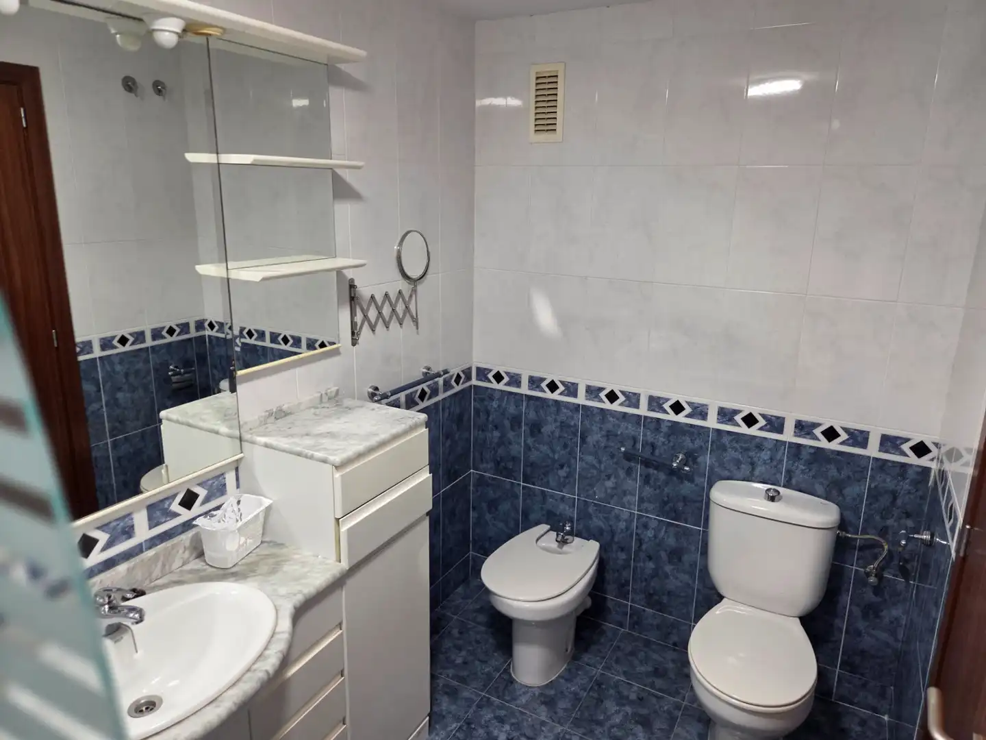 Baño de Piso de alquiler en Barcelona con Calefacción, Horno y Lavadora