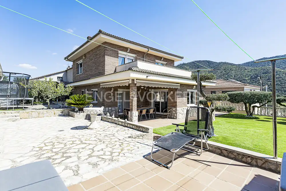 Vista exterior de Casa o xalet en venda en La Torre de Claramunt amb Aire condicionat, Calefacció i Jardí privat