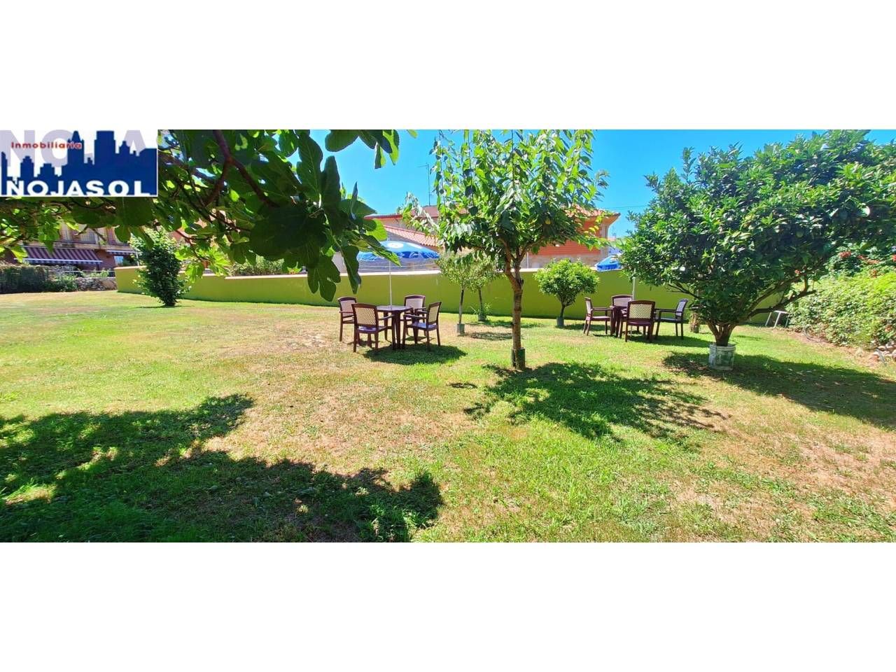 Garten von Einfamilien-Reihenhaus zur Miete in Noja mit Privatgarten, Terrasse und Möbliert